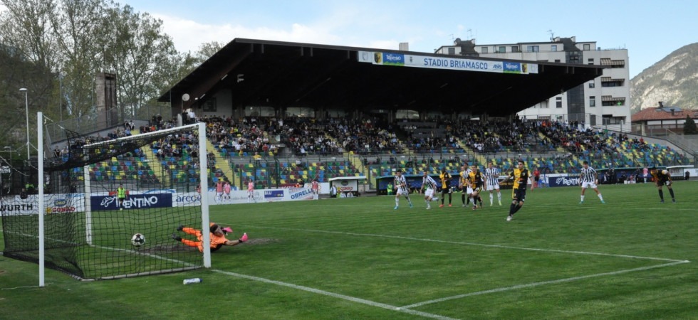 Calcio serie C. Izzillo risponde a Soulé: pari tra Trento e Juventus under 23